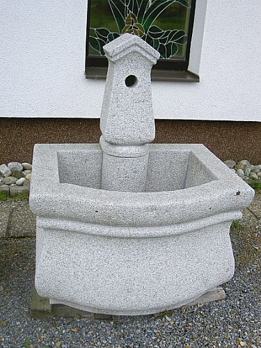 Granitbrunnen, geschwungen, 2-teilig