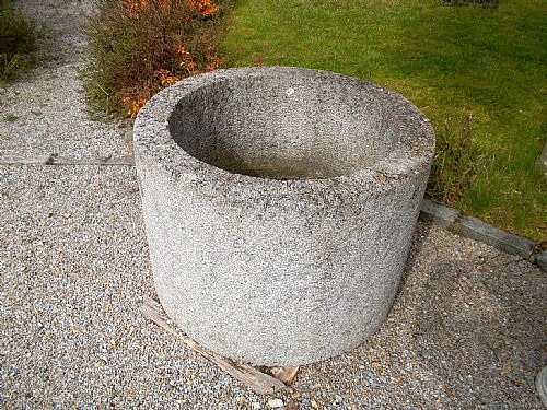 runder Granittrog VERKAUFT