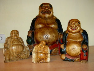 handgeschnitzte Buddhas